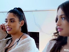 Spalnica, Doggystyle, Hd, Medrasni seks, Lizanje, Muco, Trojček, Joške