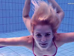 Braunhaarige, Hardcore, Im freien, Pool, Russisch, Erotischer film, Jungendliche (18+), Titten