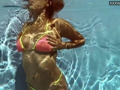 Arsch, Bikini, Braunhaarige, Französisch, Hd, Zierlich, Jungendliche (18+), Unter wasser