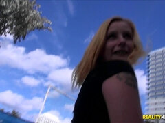 Asiater, Rumpe, Bikini, Kukk suging, Brunette, Sperm skott, Penger, Pupper