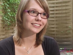 Traseiro, Bundão, Peitos grandes, Morena, Pau, Mãe gostosa, Solo chão, Adolescente