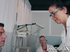 Duże cycki, Obciąganie, Cycata, Sex grupowy, Niemiecki, Grupa, Mamuśka, Biuro