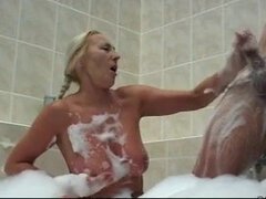Bagno, Tette grandi, Pompino, Schizzo di sborra, Facciale, Nonnina, Hardcore, Ragazza
