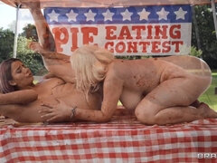 Iso perse, Isot tissit, Blondi, Lesbo, Äiti jota haluaisin panna