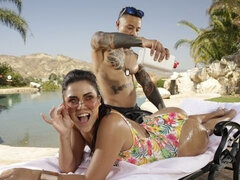 Anal, Gorda, Culo grande, Morena, Masaje, Al aire libre, Piscina, Juguetes