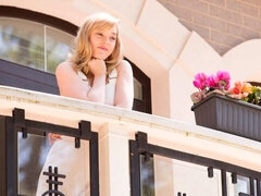 Bikini, Blondine, Pik sutte, Naturlige bryster, Udendørs, Kort hår, Mager, Bryster