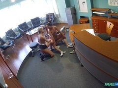 Amateur, 2 femmes 1 homme, Première fois, Lesbienne, Infirmière, Bureau, Plan cul à trois, Uniforme