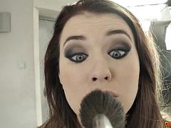 Veľké péro, Kuřba, Brunetka, Creampie, Striekanie semena, Masturbácia, Kozičky