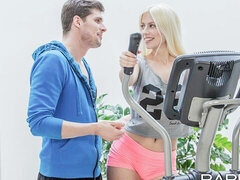 Velika rit, Velik kurac, Blondinka, Fafanje, Doggystyle, Naravne joške, Najstnice, Joške