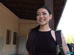 Amerikaner, Asiater, Brunette, Pikk, Japaner, Penger, Utendørs, Pupper