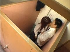 Japanese schoolgirls 02 - Serial handjobs in the toilets