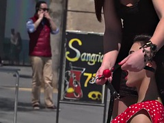 Enthousiasteling, Lieveling, Gebondenheid, Dominante vrouw, Hakken, Openbaar, Realiteit, Tatoeage