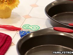 Grosser schwanz, Blasen, Spermaladung, Süss, Papi, Rasiert, Taboo, Titten