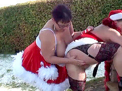 sapphic grandmothers in Santa garbs with happy ending