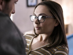 Blondin, Avsugning, Fingering, Glasögon, Handjobb, Hardcore, Strippning, Tonåring