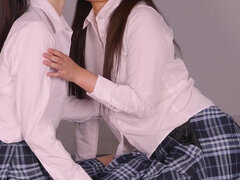 18, Azijci, Par, Lepe, Poljubljanje, Lezbijke, Najstnice, V uniformi