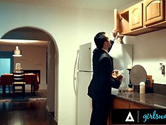 Iso perse, Isot tissit, Pettää, Sormetus, Selkäsauna, Luonnolliset tissit, Pillu, Todellisuus