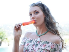 Szőke, Cumizás, Kutya póz, Szőrös, Kézimunka, Csókolózás, Nyalás, Tini