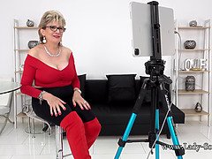 Grote mammen, Blond, Rondborstig, Omie, Moeder die ik wil neuken, Natuurlijk, Natuurlijke tieten