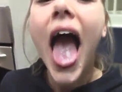 Blond, Kukk suging, Brunette, Sperm skott, Ansiktssperm, Hjemmelaget, Offentlig, Svelge