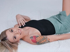 Grosse bite, Sucer une bite, En levrette, Talons, Seins naturels, Pov, Adolescente, Nénés