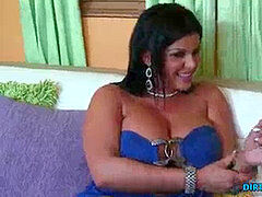 Barnepige, Soveværelse, Pik sutte, Ældre lækkre kvinde, Give finger, Latinsk, Spanking, Tatovering