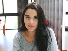 Kont, Grote mammen, Pijpbeurt, Bruinharig, Handbeurt, Natuurlijke tieten, Strippen, Tatoeage