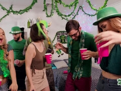 Kont, Gebondenheid, Bruinharig, Groepseks, Likken, Feest, Doordringend, Kut duiken