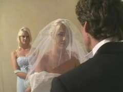 Blonde, Sucer une bite, Double pénétration, Faciale, Plan cul à trois