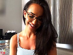 Kuřba, Brunetka, Puma, Masturbácia, Orgazmus, Realita, Striekať, Nevlastná mama