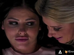 Большая жопа, Лизание, Милф, Порка, Сквиртинг, Мачеха, Молоденькие, Сиськи