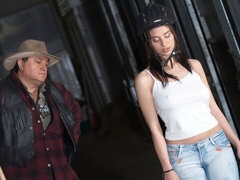 Veľké kozy, Prichytení, Spermie v puse, Striekanie semena, Výprask, Vonku, Sukne, Teenka