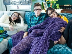 18, Asiatisk, Stor kuk, Doggystyle, Mellanrasig, Naturliga tuttar, Mager, Tuttar