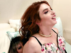 Enthousiasteling, Kont, Grote kont, Grote mammen, Stel, Fetisj, Zoenen, Shemale