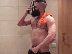 Ο μπαμπάς, Μαλλιαρός, Αυνανισμός, Μόνος