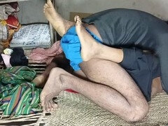 18 jahre, Entjungferung, Freundin, Handjob, Indisch, Zierlich, Muschi, Strümpfe