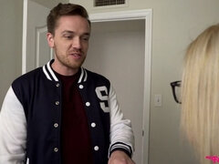 Grote kont, Blond, Pijpbeurt, Brillen, Orgasme, Kut duiken, Geschoren, Zuigen