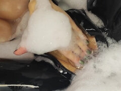 Amatör, Badrum, Stora tuttar, Brunett, Kvinna, Latex, Onani, Milf