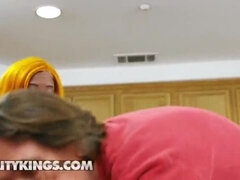 Grosser schwanz, Dildo, Hundestellung, Aufs gesicht abspritzen, Lecken, Realität, Rasiert, Ablutschen