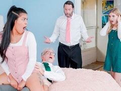 Soverom, Stor kukk, Kukk suging, Raseblandet, Naturlige bryster, Tynn, Tenåring, Pupper