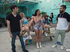 Αμερικάνος, Πίπα, Ομάδα, Λεφτά, Πάρτυ, Pornstars, Ξυρισμένη, Βυζιά