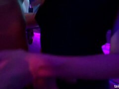 Ivre, Branlette thaïlandaise, Hard, Orgie, Fête
