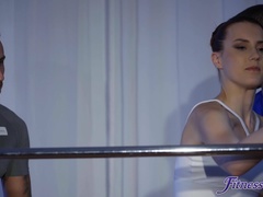 Πούτσος, Σε στάση σκύλου στα τέσσερα, Ευρωπαίος, Στο πρόσωπο, Μαλακία, Μουνί, Κοντά μαλλιά, Τατουάζ