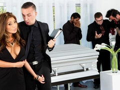 Stor stjärt, Stor kuk, Stora tuttar, Avsugning, Brunett, Doggystyle, Milf, Kontor