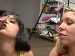 Tetas grandes, Rubia, Morena, Pajear, Latina, Fumando, Tragarse, Tetas
