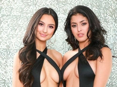 Поза 69, Жопа, Поцелуи, Лесбиянка, Лизание, Мастурбация, Стриптизерша, Молоденькие