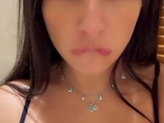 Amateur, Salle de bains, Gros cul, Exhib, Fille latino, Seins naturels, Public, Solo