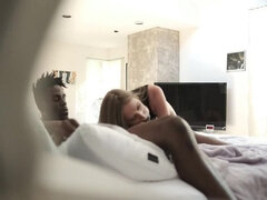 Velike joške, Črnke, Blondinka, Fafanje, Prišlo v usta, Globoko grlo, Hardcore, Medrasni seks