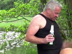 Sperma im mund, Deutsch, Milf, Im freien, Pissen, Pov