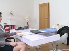 Amateur, Gros seins, Femelle, Doigter, Lesbienne, Léchez, Bureau, Chatte